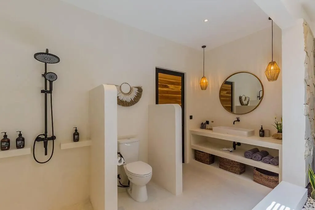 Villa Kiara Our Paradise In Seminyak 5 Bedrooms 12M Private Pool 0*, Seminyak (Bali) Indonesia