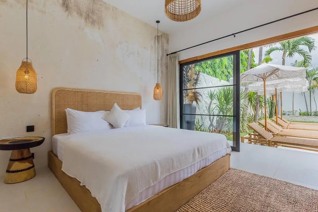 Villa Kiara Our Paradise In Seminyak 5 Bedrooms 12M Private Pool Indonésie